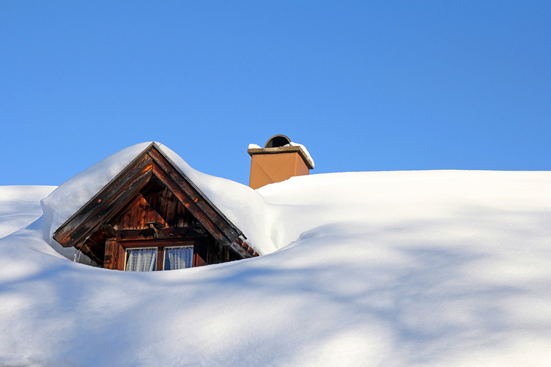 We offer cottage roof snow removal services throughout Bruce County